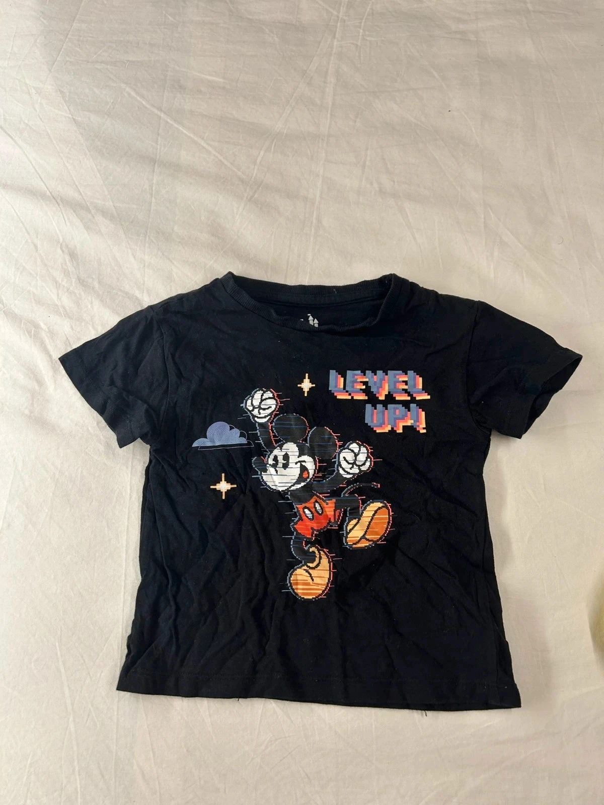 T-shirt noir à motifs Disney